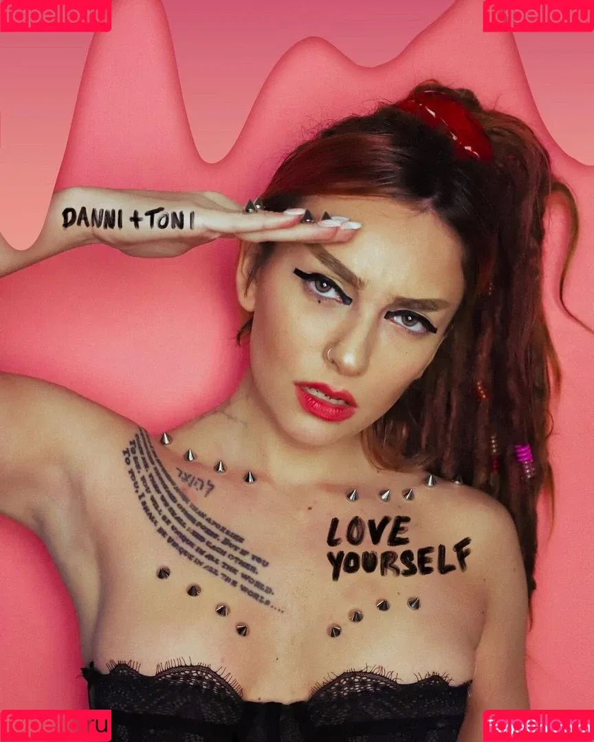 ElIZAGRACEMUSIC / Eliza Grace / elizaxograce Onlyfans Photo Gallery 