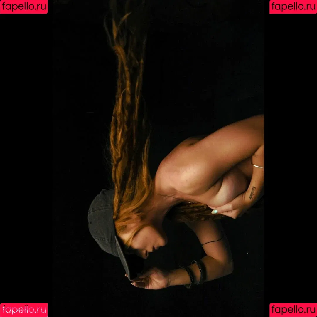 ElIZAGRACEMUSIC / Eliza Grace / elizaxograce Onlyfans Photo Gallery 