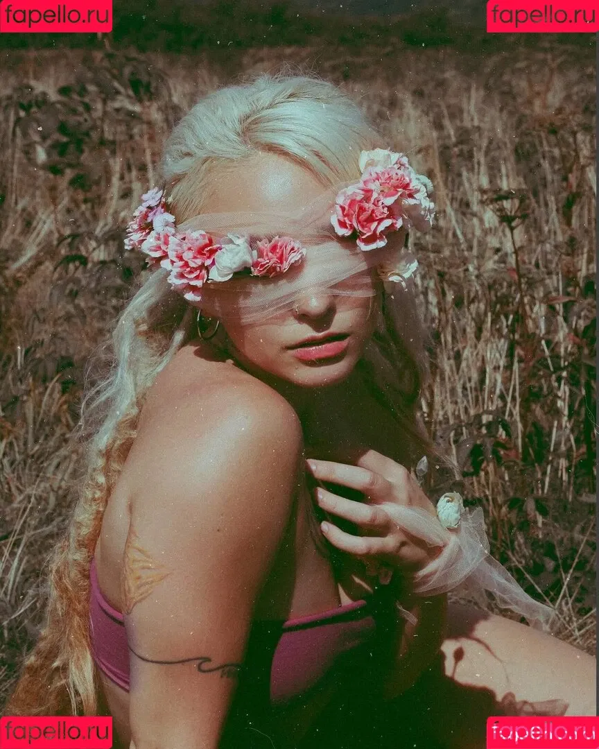 ElIZAGRACEMUSIC / Eliza Grace / elizaxograce Onlyfans Photo Gallery 