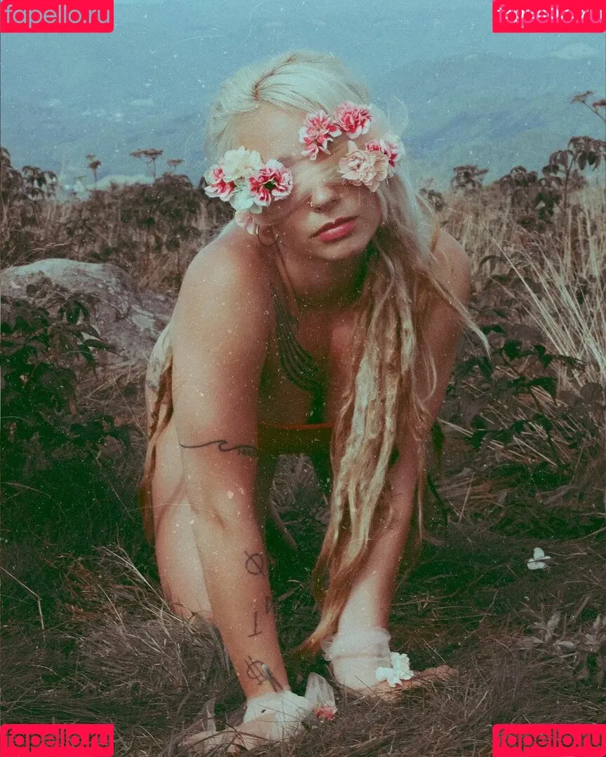 ElIZAGRACEMUSIC / Eliza Grace / elizaxograce Onlyfans Photo Gallery 