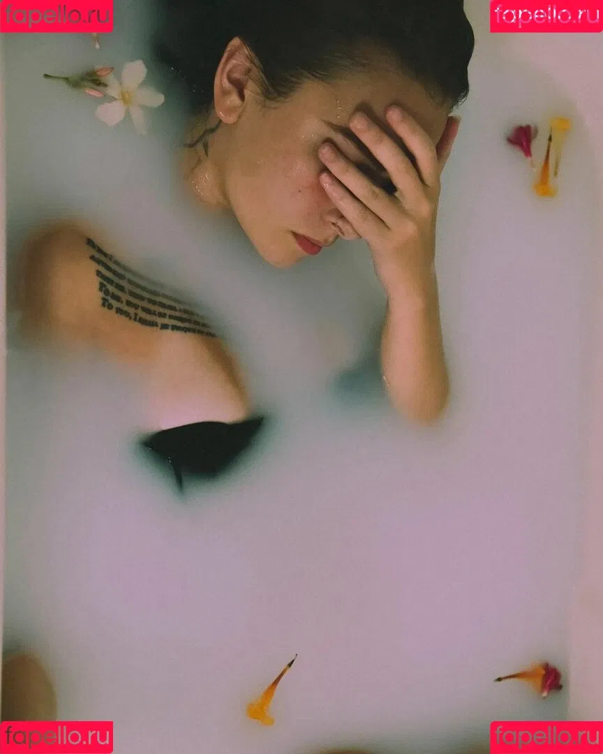 ElIZAGRACEMUSIC / Eliza Grace / elizaxograce Onlyfans Photo Gallery 