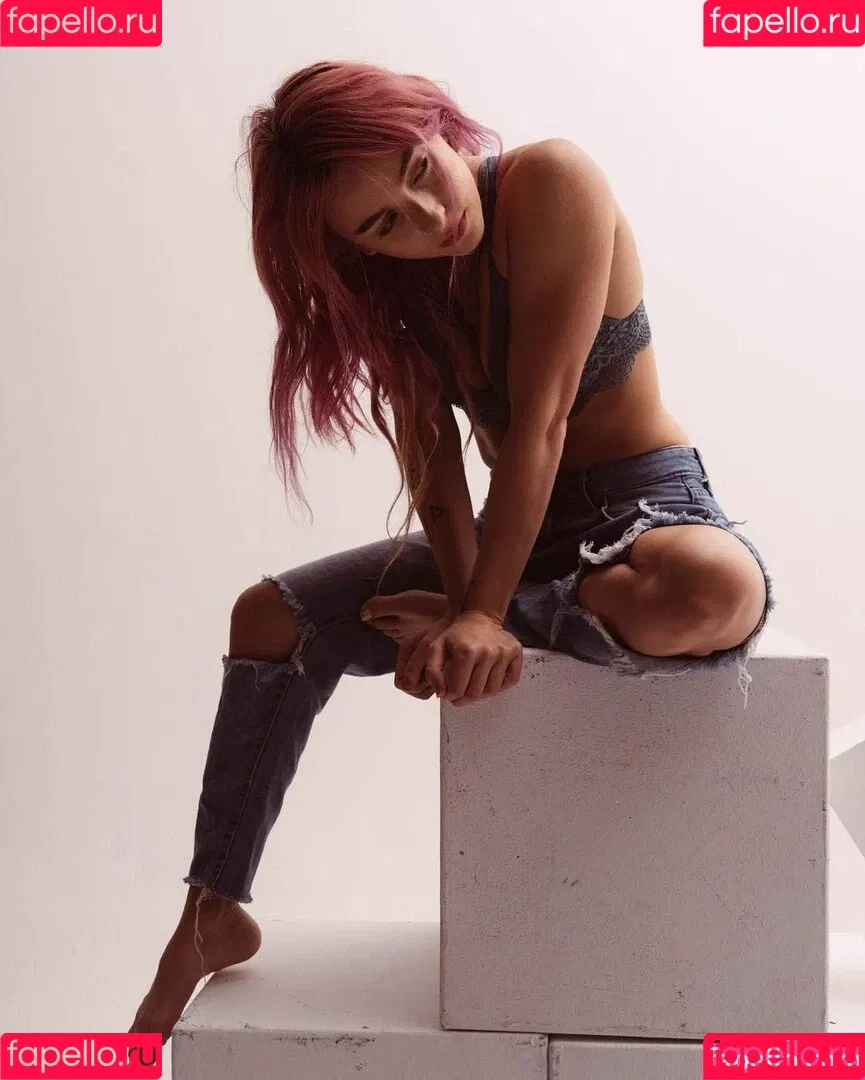 ElIZAGRACEMUSIC / Eliza Grace / elizaxograce Onlyfans Photo Gallery 