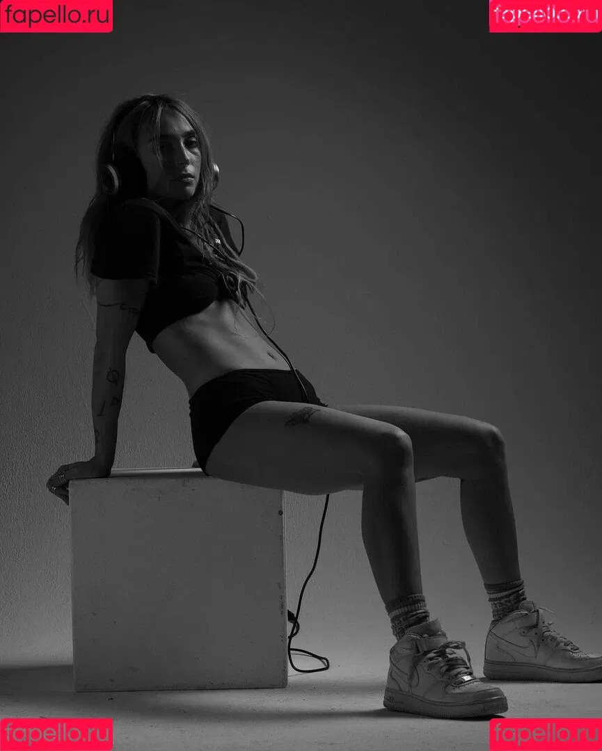 ElIZAGRACEMUSIC / Eliza Grace / elizaxograce Onlyfans Photo Gallery 