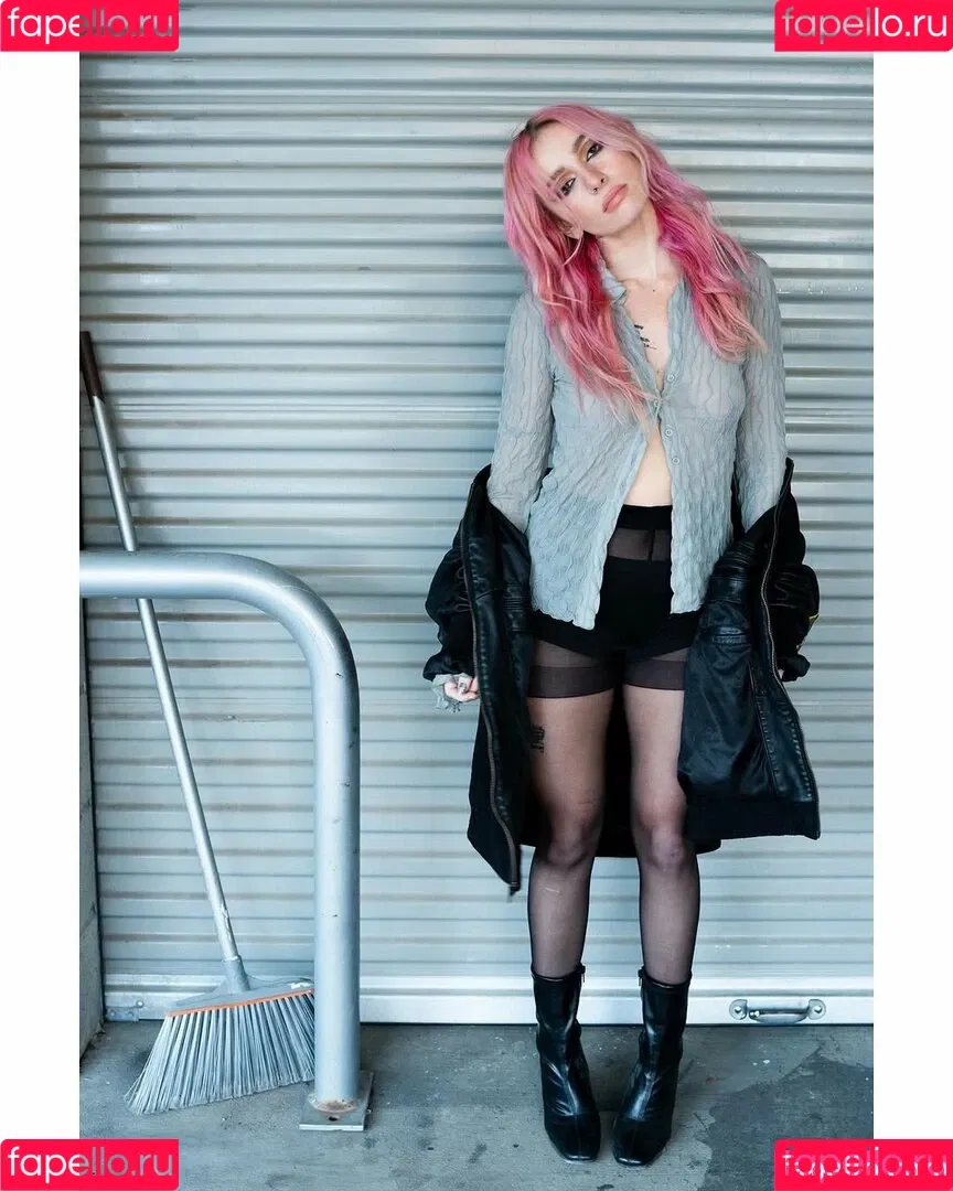 ElIZAGRACEMUSIC / Eliza Grace / elizaxograce Onlyfans Photo Gallery 