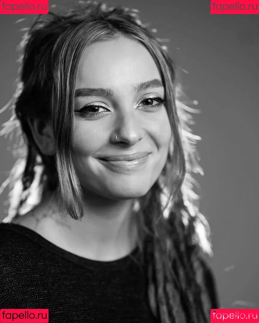 ElIZAGRACEMUSIC / Eliza Grace / elizaxograce Onlyfans Photo Gallery 