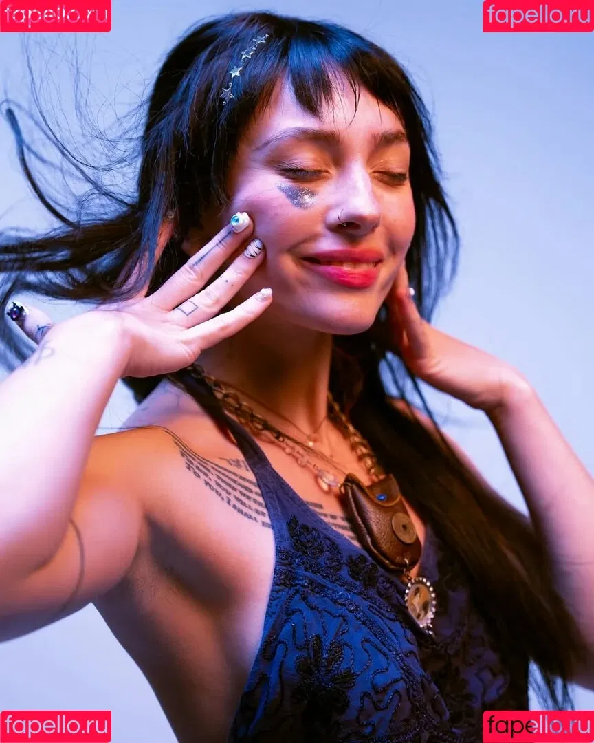 ElIZAGRACEMUSIC / Eliza Grace / elizaxograce Onlyfans Photo Gallery 