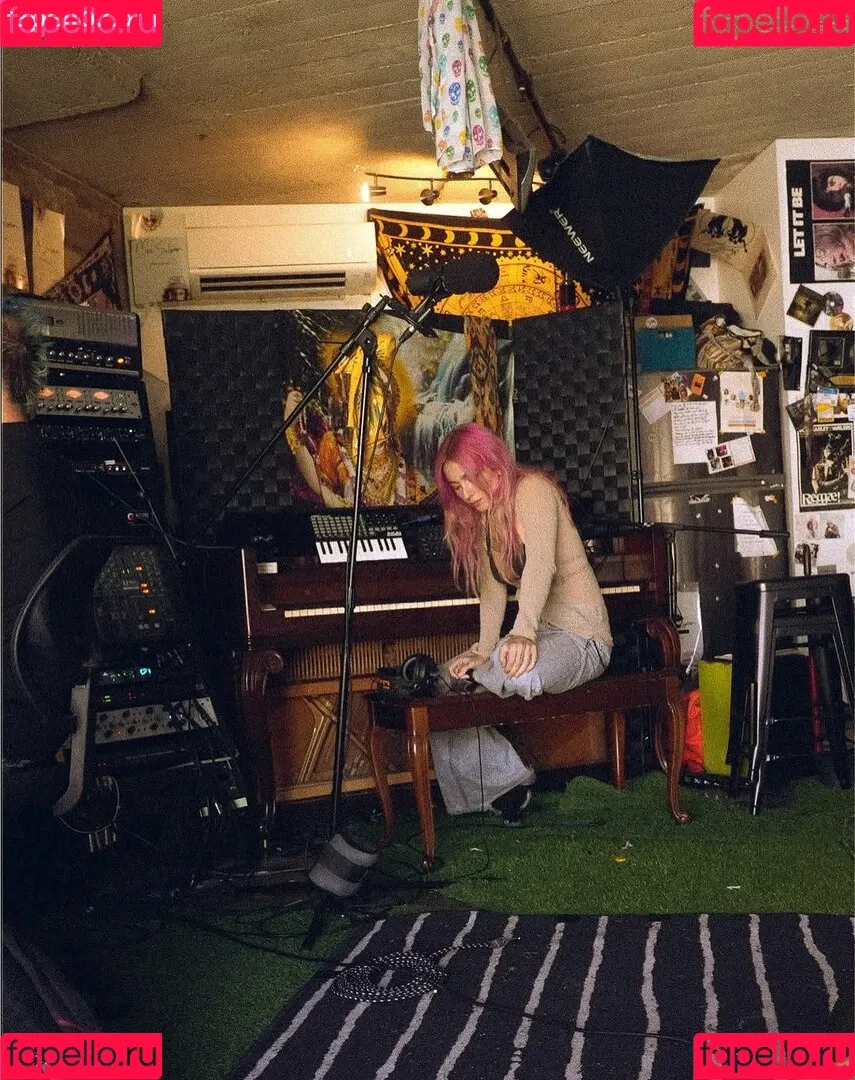 ElIZAGRACEMUSIC / Eliza Grace / elizaxograce Onlyfans Photo Gallery 