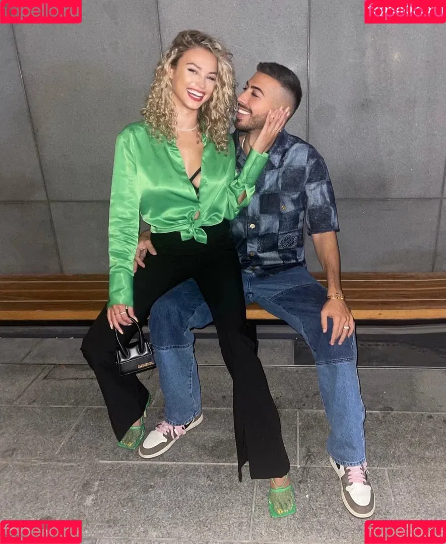 Rose Bertram / rose_bertram Onlyfans Photo Gallery 