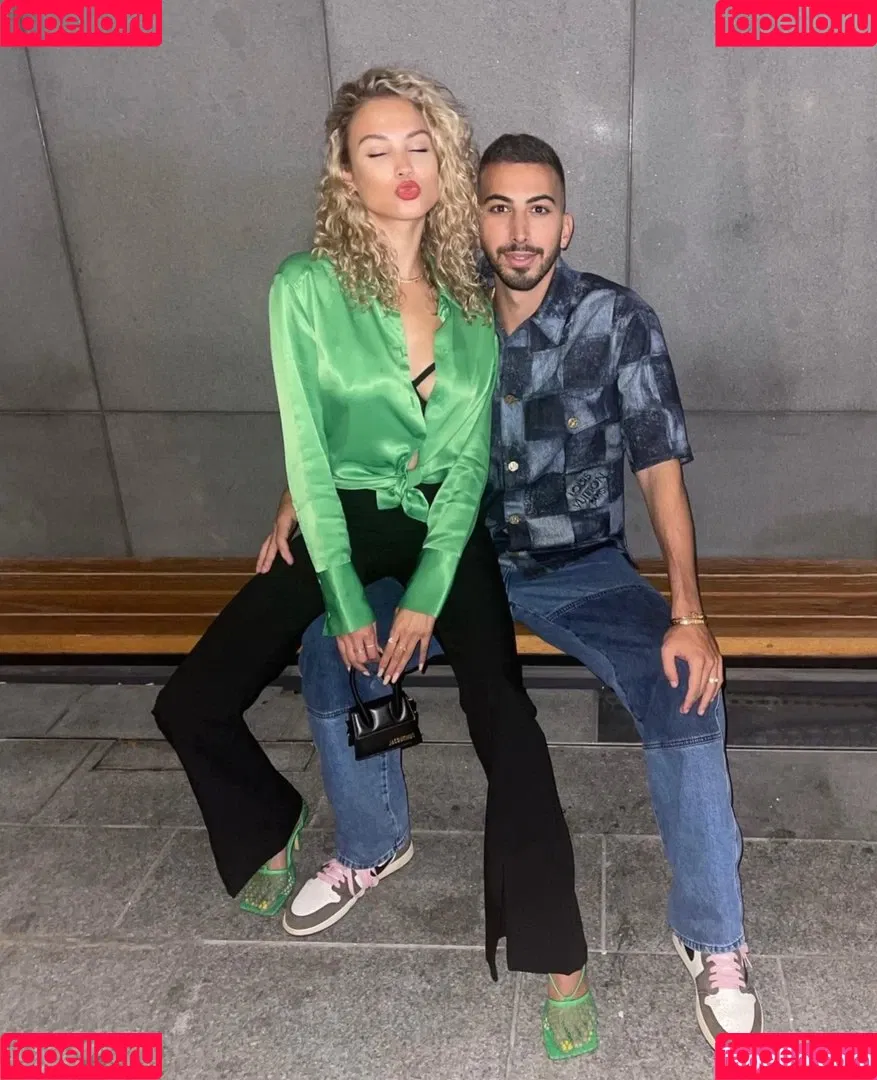 Rose Bertram / rose_bertram Onlyfans Photo Gallery 