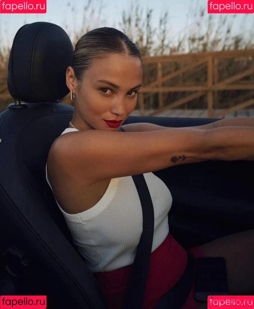 Rose Bertram / rose_bertram Onlyfans Photo Gallery 