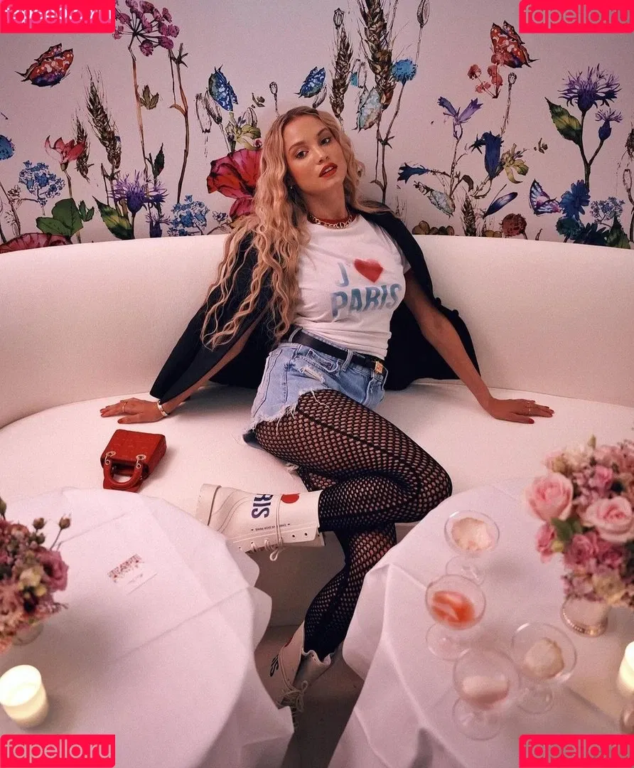 Rose Bertram / rose_bertram Onlyfans Photo Gallery 