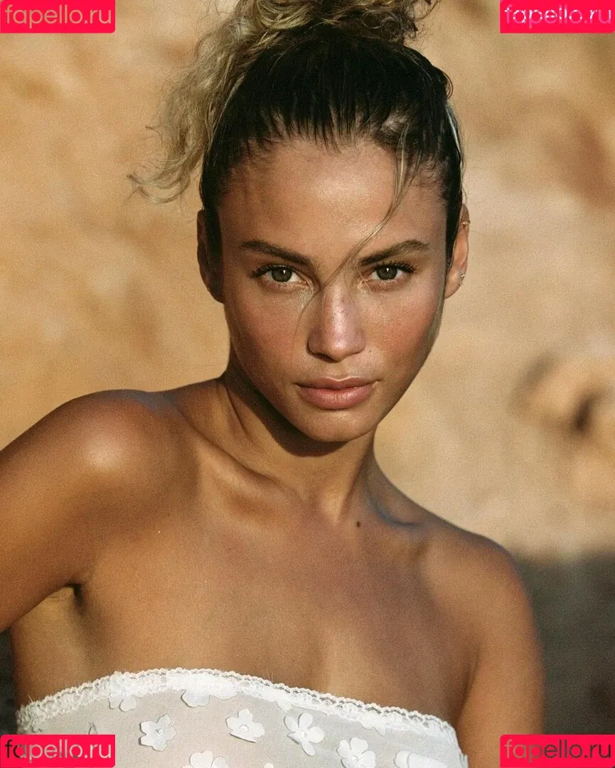 Rose Bertram / rose_bertram Onlyfans Photo Gallery 