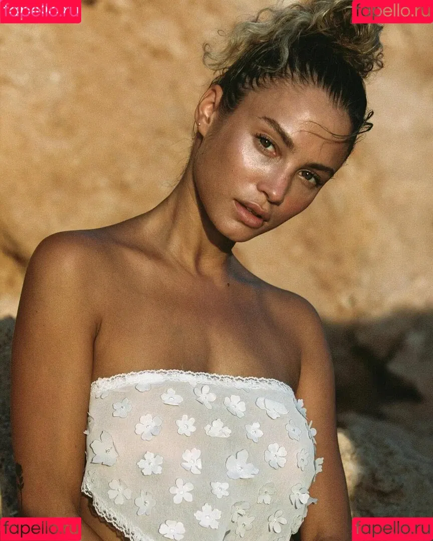 Rose Bertram / rose_bertram Onlyfans Photo Gallery 