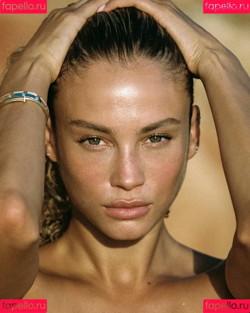 Rose Bertram / rose_bertram Onlyfans Photo Gallery 