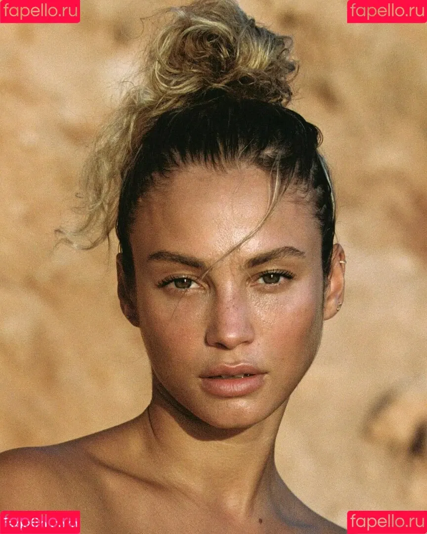 Rose Bertram / rose_bertram Onlyfans Photo Gallery 