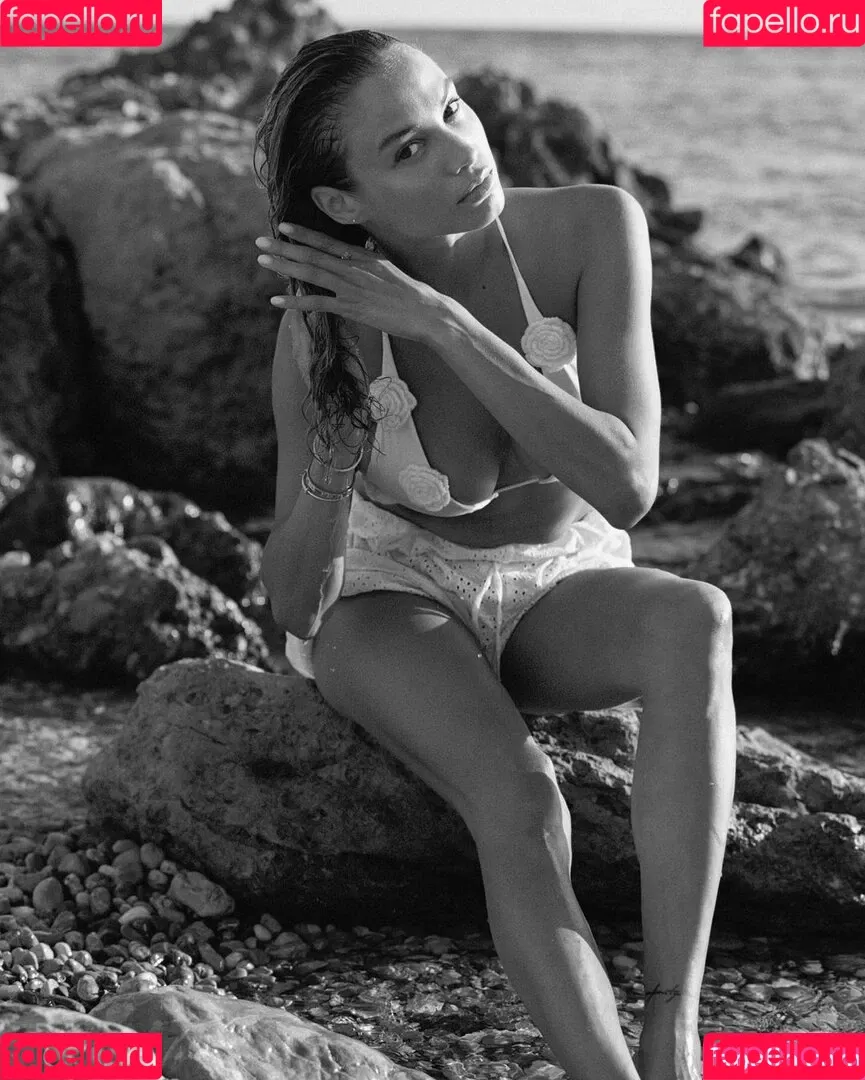 Rose Bertram / rose_bertram Onlyfans Photo Gallery 