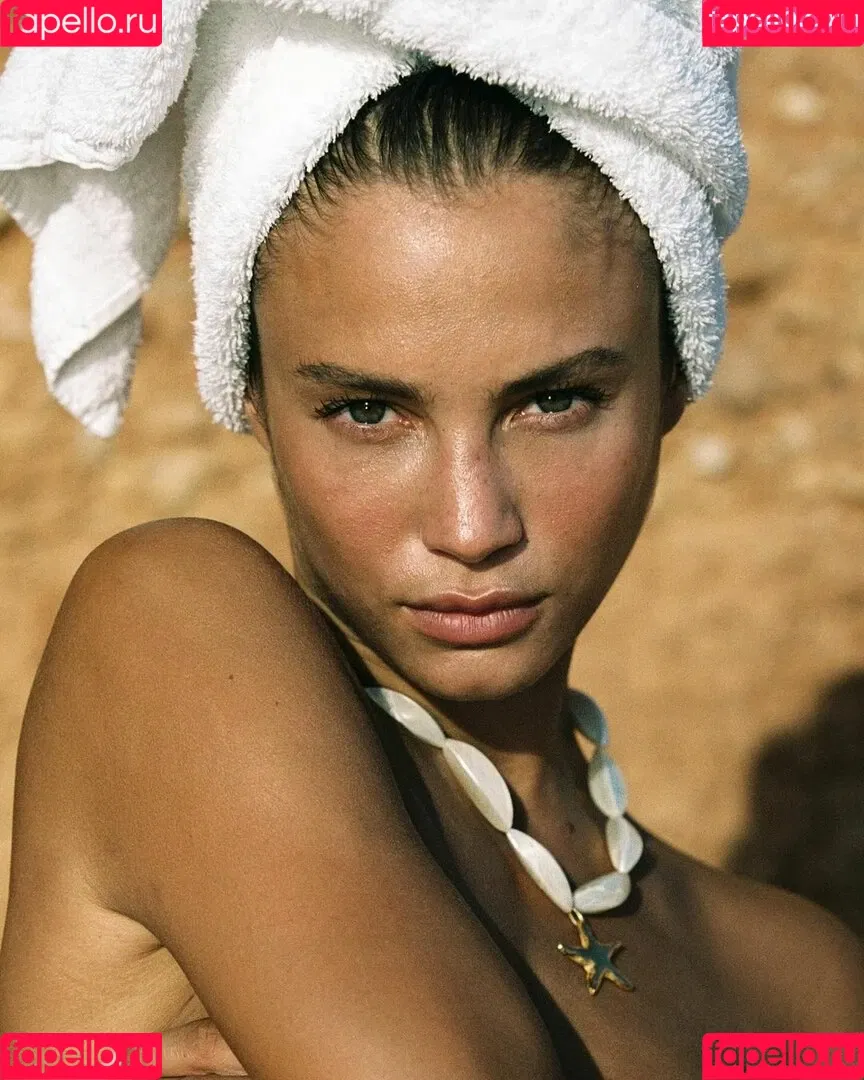 Rose Bertram / rose_bertram Onlyfans Photo Gallery 