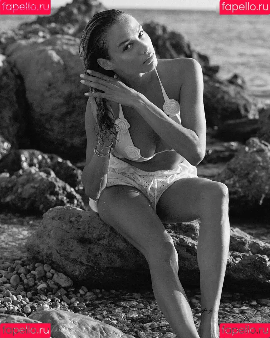 Rose Bertram / rose_bertram Onlyfans Photo Gallery 