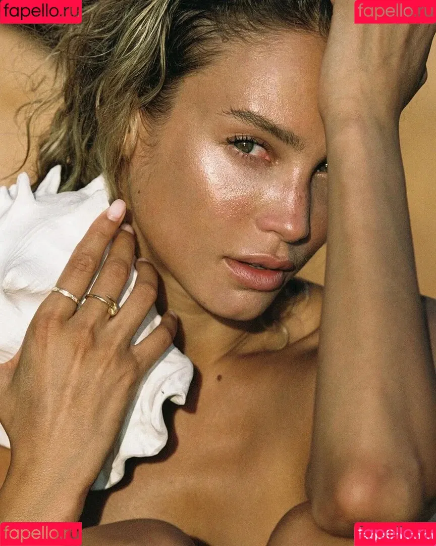 Rose Bertram / rose_bertram Onlyfans Photo Gallery 