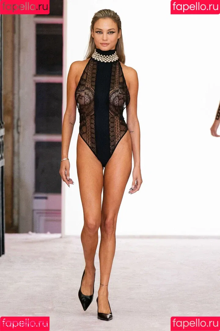 Rose Bertram / rose_bertram Onlyfans Photo Gallery 