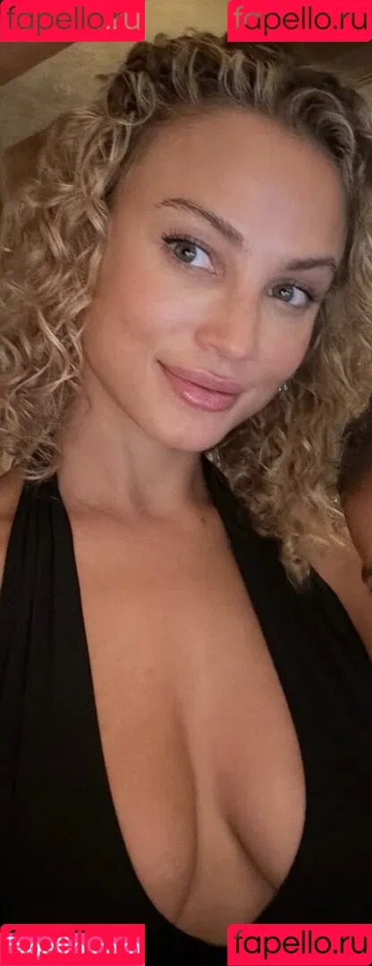 Rose Bertram / rose_bertram Onlyfans Photo Gallery 
