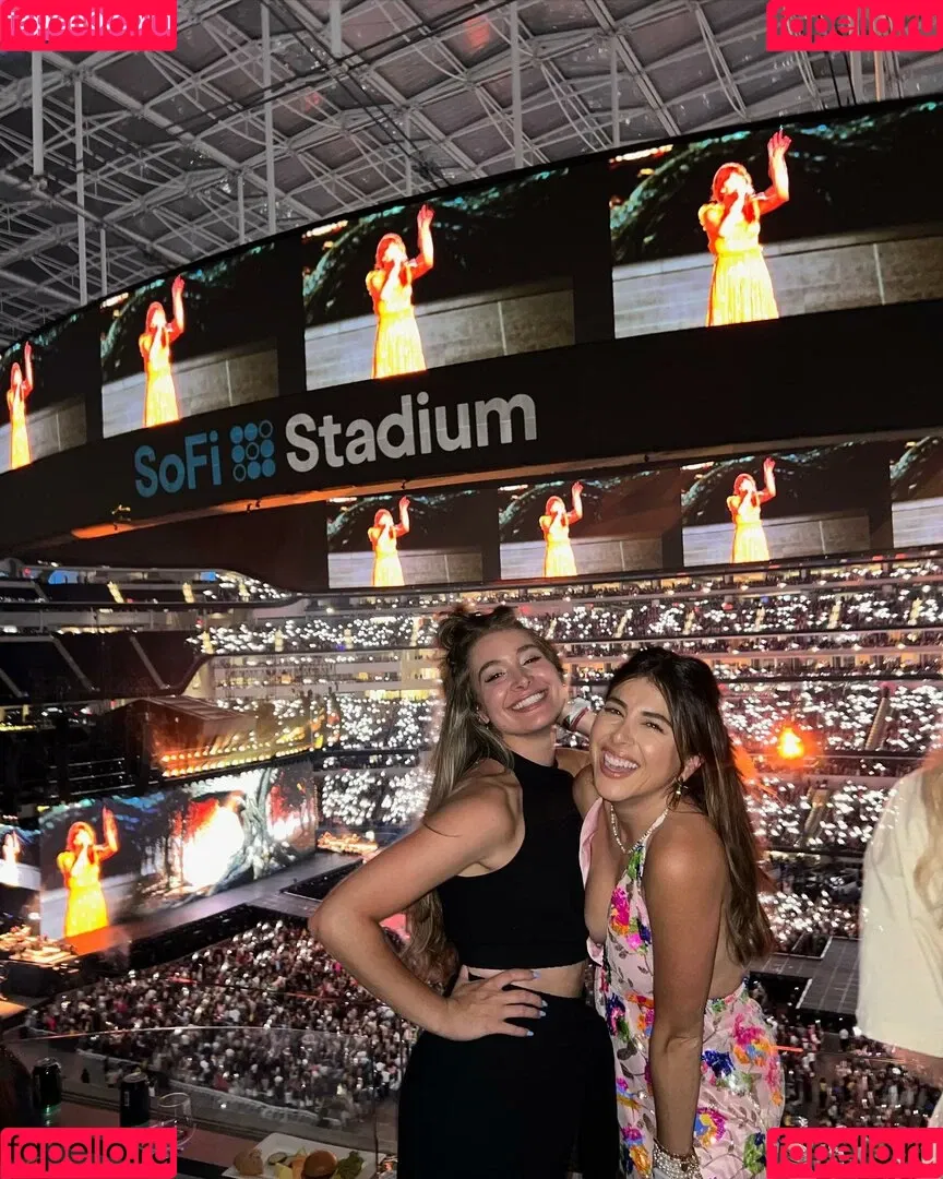 Daniella Monet / daniellamonet Onlyfans Photo Gallery 