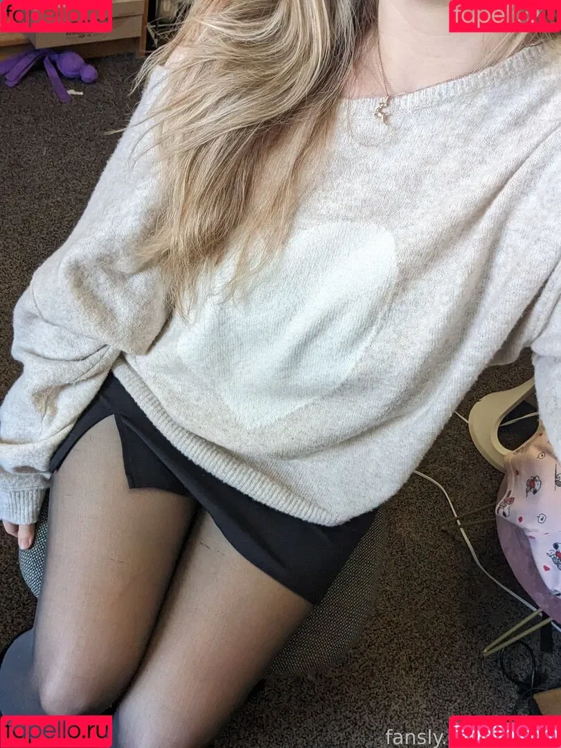 Cute Kinky F18 / Ebee7 / ebee07 Onlyfans Photo Gallery 