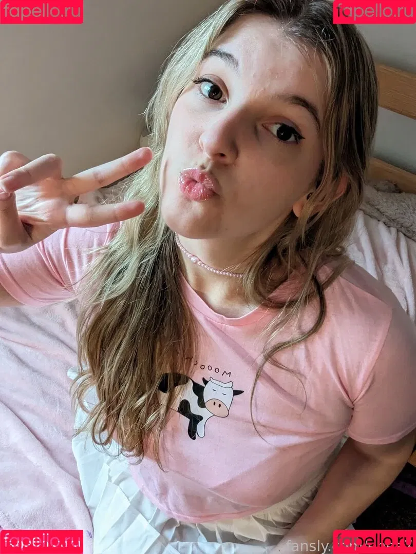 Cute Kinky F18 / Ebee7 / ebee07 Onlyfans Photo Gallery 