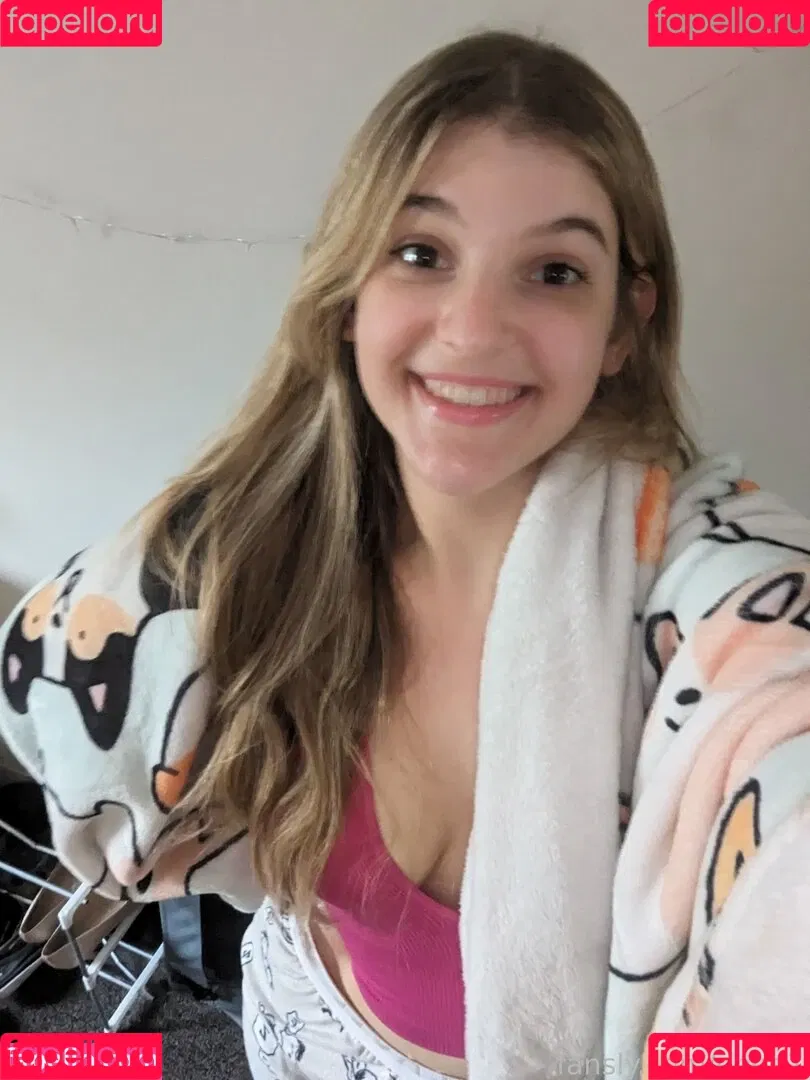 Cute Kinky F18 / Ebee7 / ebee07 Onlyfans Photo Gallery 