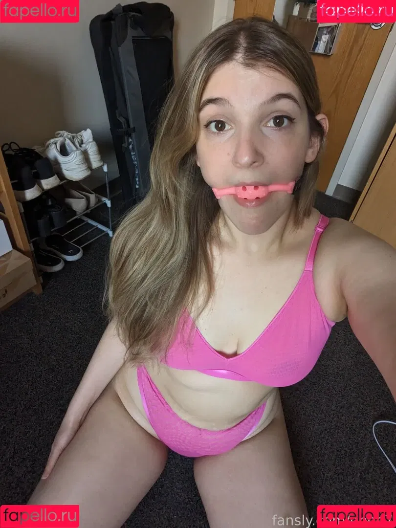 Cute Kinky F18 / Ebee7 / ebee07 Onlyfans Photo Gallery 