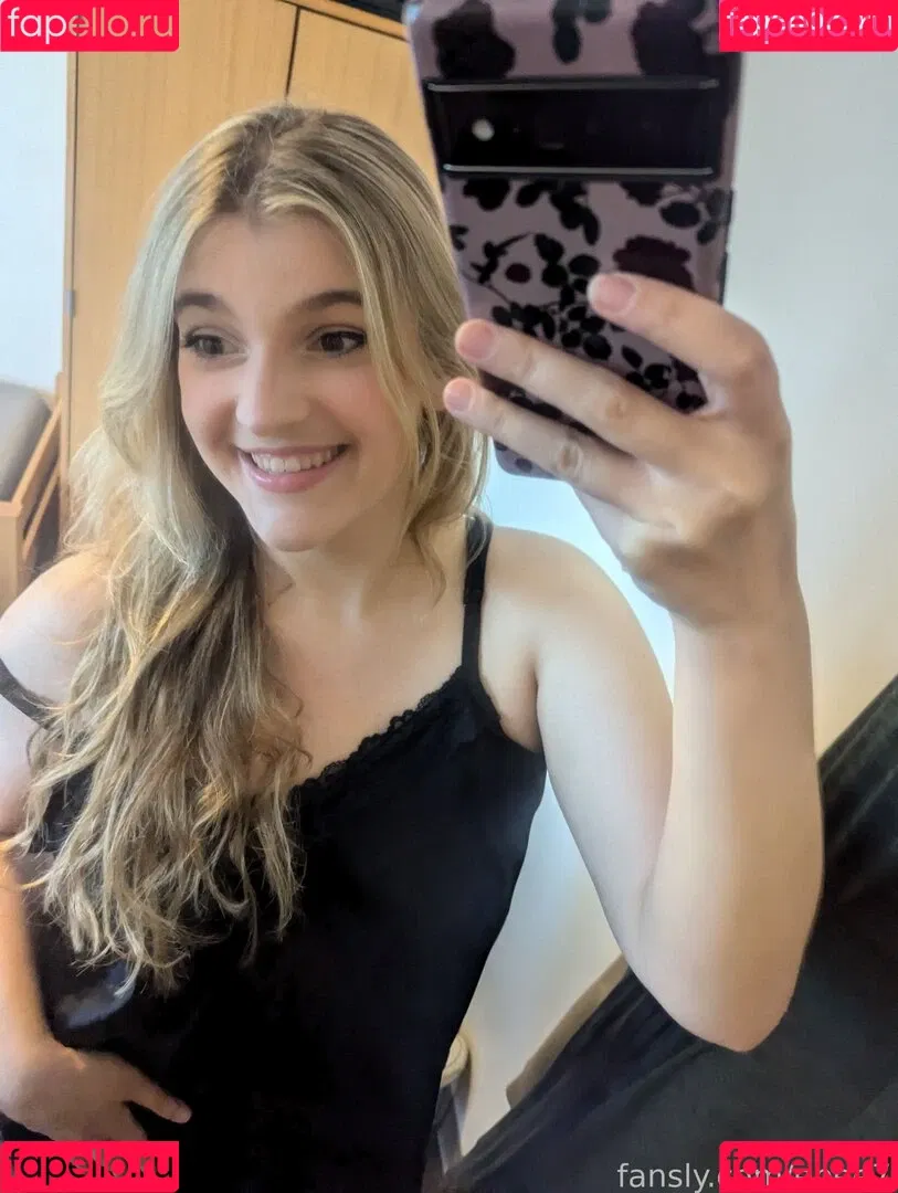 Cute Kinky F18 / Ebee7 / ebee07 Onlyfans Photo Gallery 