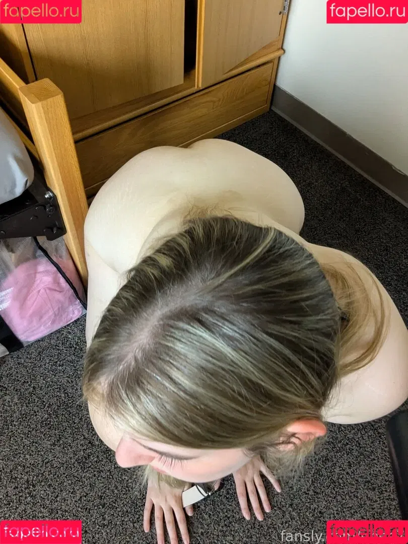 Cute Kinky F18 / Ebee7 / ebee07 Onlyfans Photo Gallery 