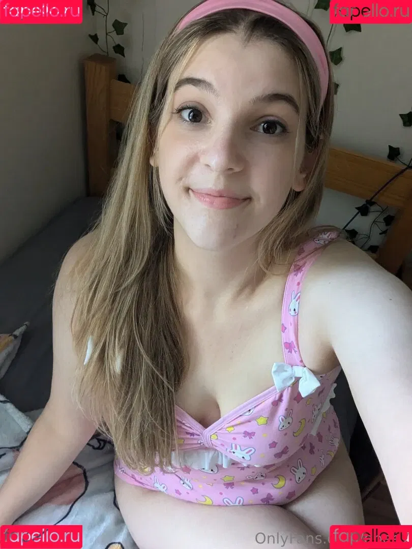 Cute Kinky F18 / Ebee7 / ebee07 Onlyfans Photo Gallery 