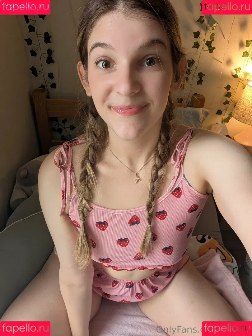 Cute Kinky F18 / Ebee7 / ebee07 Onlyfans Photo Gallery 