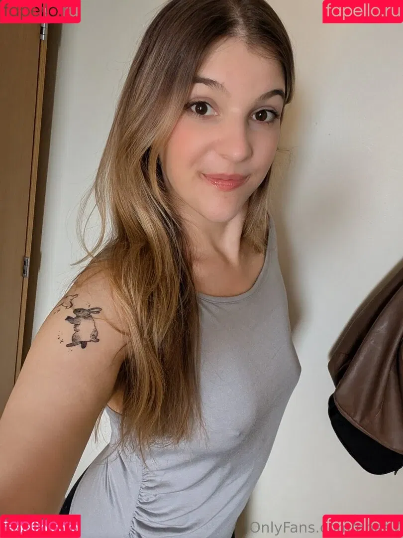 Cute Kinky F18 / Ebee7 / ebee07 Onlyfans Photo Gallery 