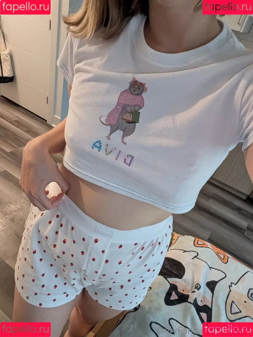 Cute Kinky F18 / Ebee7 / ebee07 Onlyfans Photo Gallery 