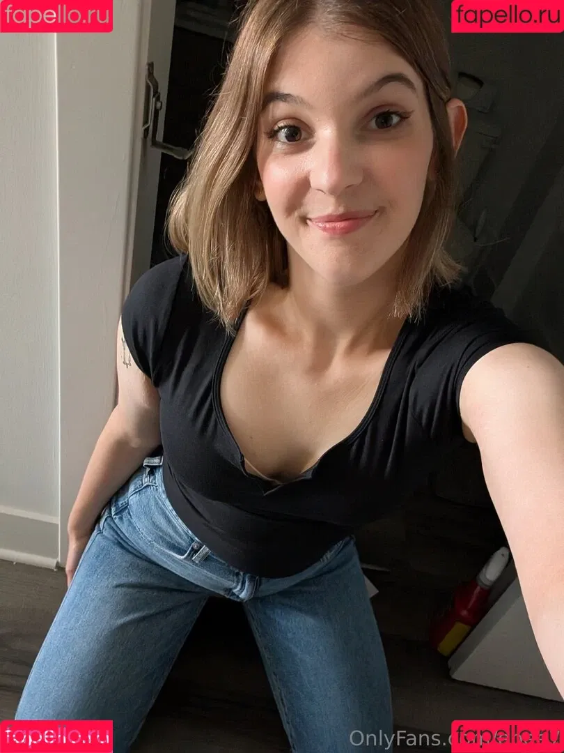 Cute Kinky F18 / Ebee7 / ebee07 Onlyfans Photo Gallery 