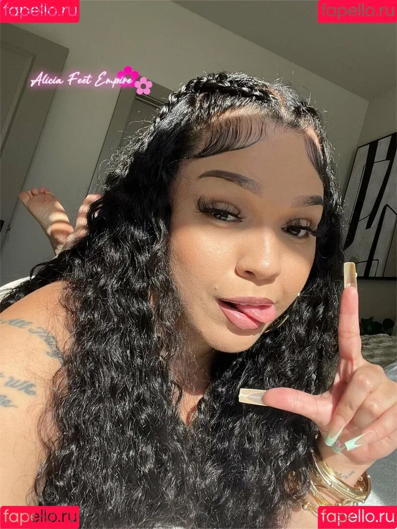 lillianlovefeet / lillianlovely Onlyfans Photo Gallery 