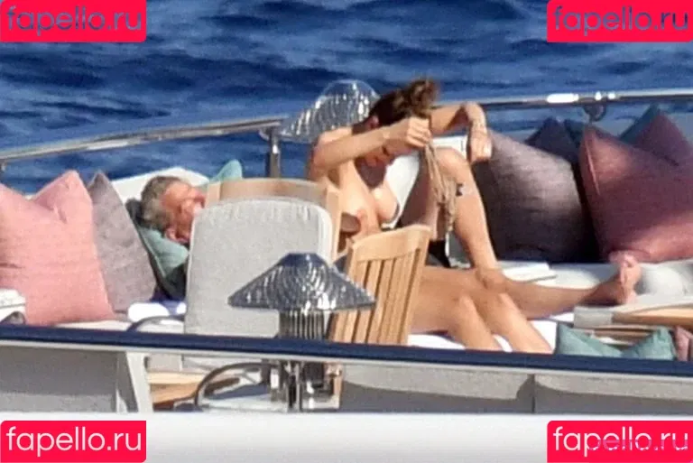 Katharine Foster / Katharine McPhee / katharinefoster Onlyfans Photo Gallery 