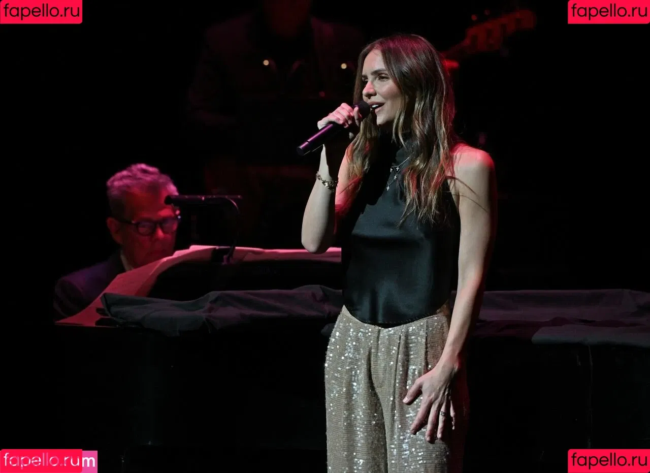 Katharine Foster / Katharine McPhee / katharinefoster Onlyfans Photo Gallery 