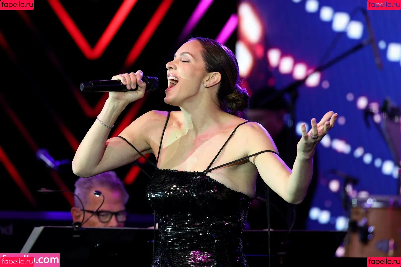 Katharine Foster / Katharine McPhee / katharinefoster Onlyfans Photo Gallery 