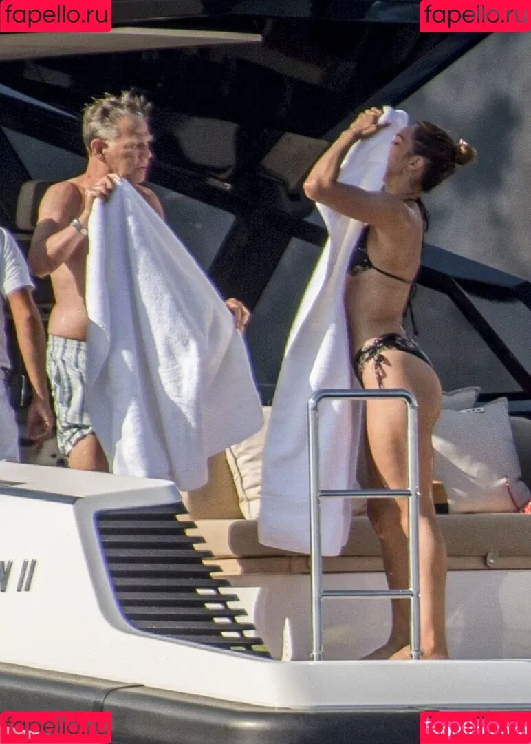 Katharine Foster / Katharine McPhee / katharinefoster Onlyfans Photo Gallery 