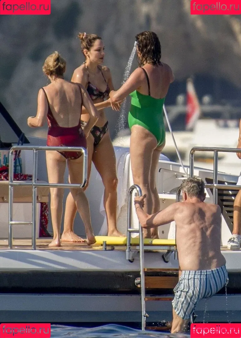 Katharine Foster / Katharine McPhee / katharinefoster Onlyfans Photo Gallery 