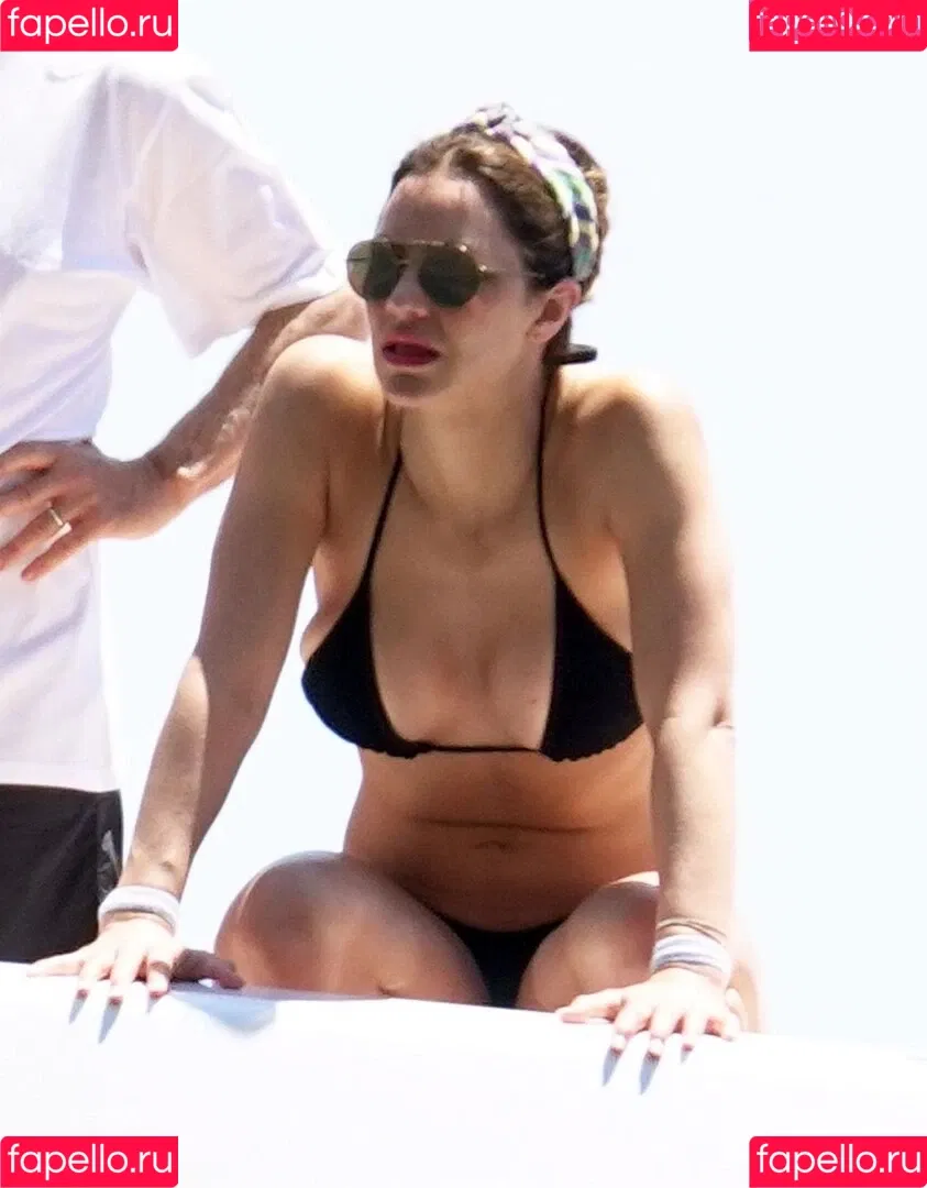 Katharine Foster / Katharine McPhee / katharinefoster Onlyfans Photo Gallery 