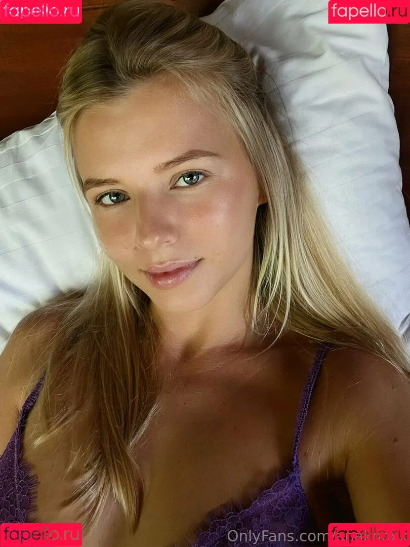 anaknoxx / imanaknoxx / sophmoreschoolgirl Onlyfans Photo Gallery 