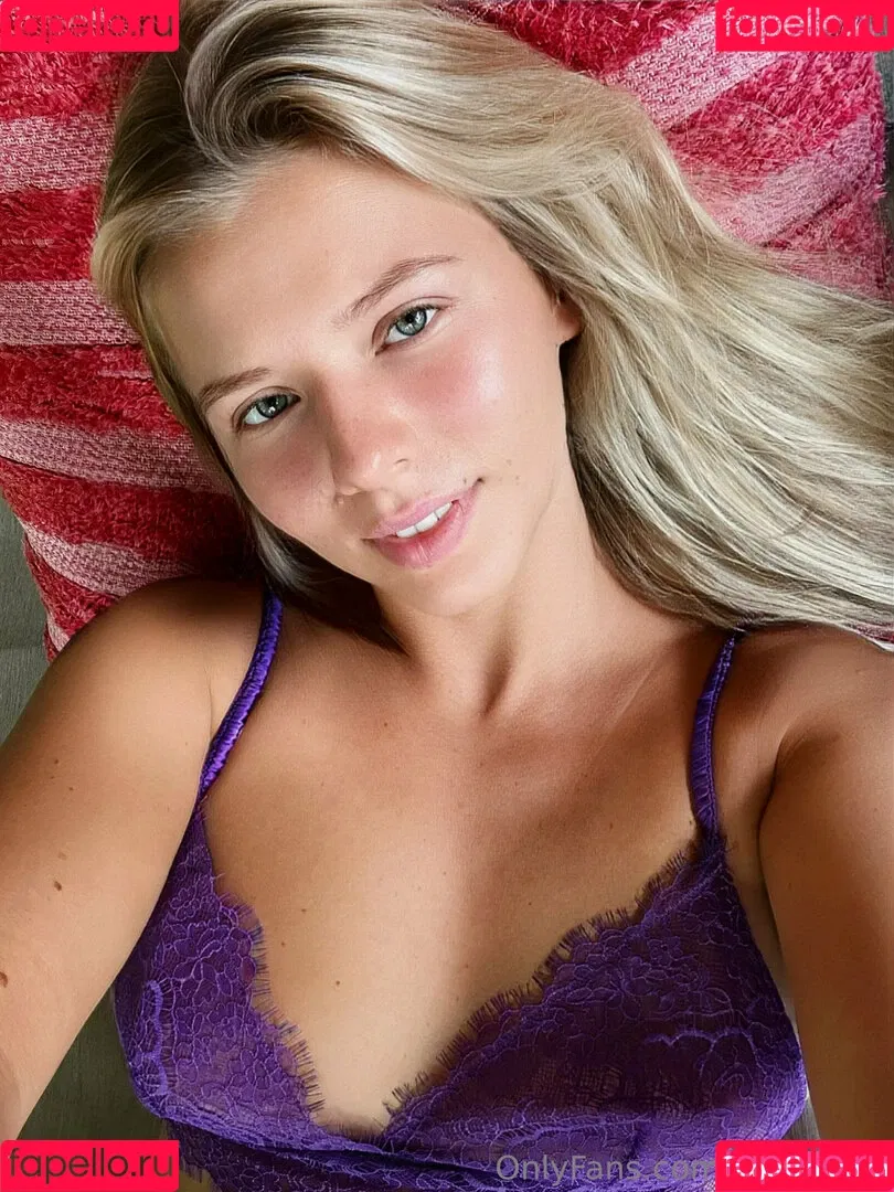 anaknoxx / imanaknoxx / sophmoreschoolgirl Onlyfans Photo Gallery 