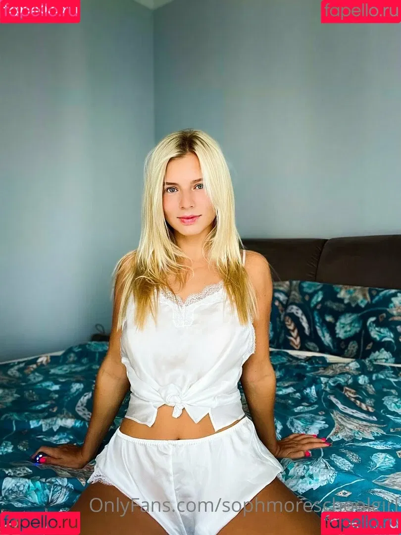 anaknoxx / imanaknoxx / sophmoreschoolgirl Onlyfans Photo Gallery 