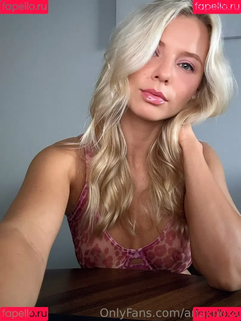 anaknoxx / imanaknoxx / sophmoreschoolgirl Onlyfans Photo Gallery 