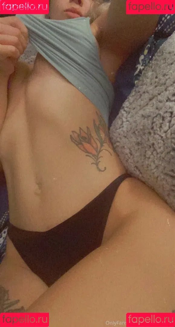 Ccmoana / cannagirl2424 / ccannabbiss / ccannabbiss23 / whittlecc Onlyfans Photo Gallery 