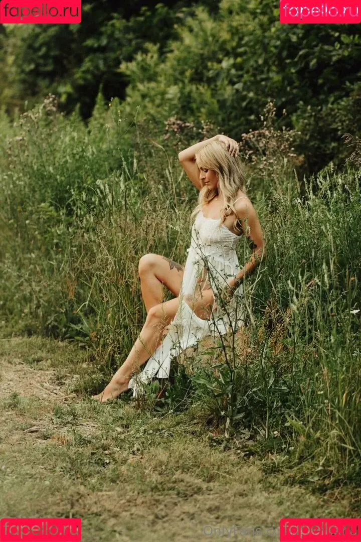 Ccmoana / cannagirl2424 / ccannabbiss / ccannabbiss23 / whittlecc Onlyfans Photo Gallery 